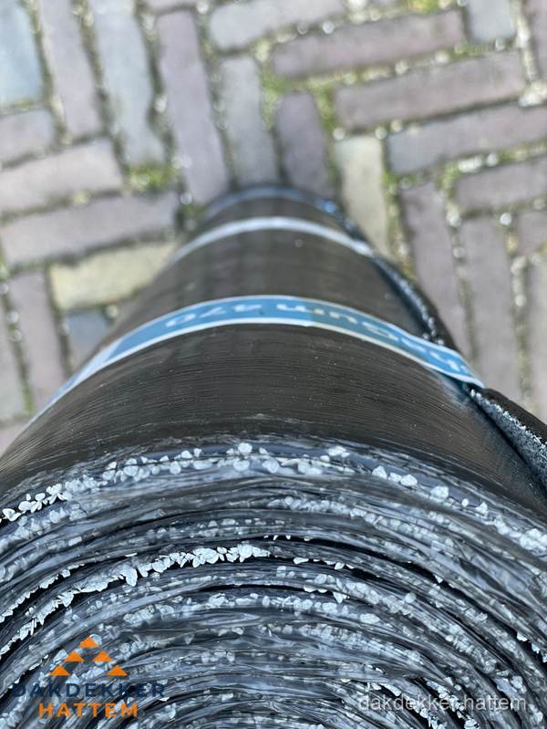 Rol bitumen dakleer met leislag voor plat dak in Hattem Rol bitumen dakleer met leislag voor plat dak in Hattem