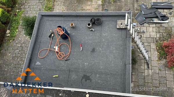 Plat dak met nieuwe bitumen bedekking in Hattem Plat dak met nieuwe bitumen bedekking in Hattem