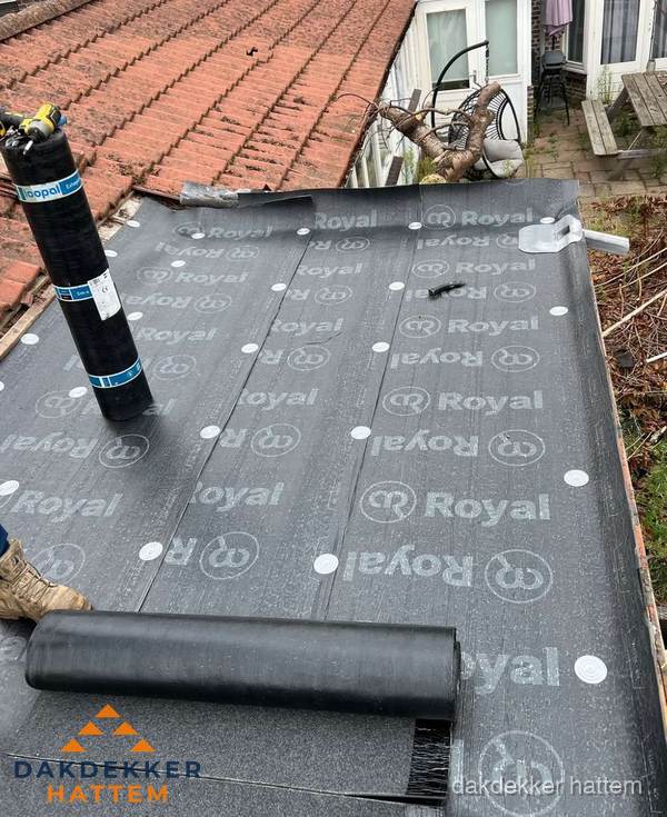 Bitumen dakbedekking leggen op plat dak aanbouw in Hattem Bitumen dakbedekking leggen op plat dak aanbouw in Hattem