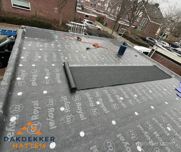 Dakrenovatie plat dak met bitumen dakbedekking in Hattem