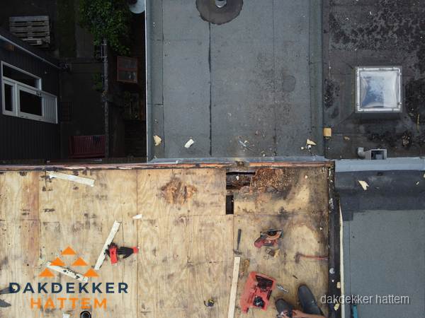 Dakschade en renovatie plat dak vanuit de lucht in Hattem Dakschade en renovatie plat dak vanuit de lucht in Hattem