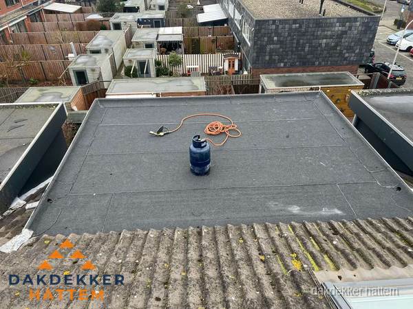 Dakreparatie plat dak met bitumen in Hattem
