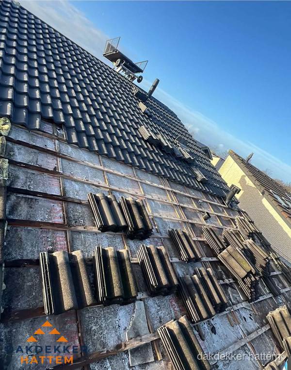 Schuin dak renovatie met nieuwe dakpannen in Hattem Schuin dak renovatie met nieuwe dakpannen in Hattem